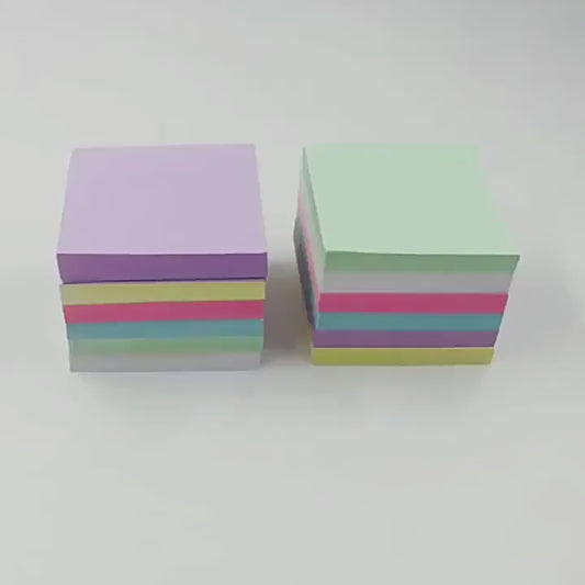 Note adesive vibranti quadrate colorate personalizzate per uso in ufficio e a scuola. Note adesive portatili per regali