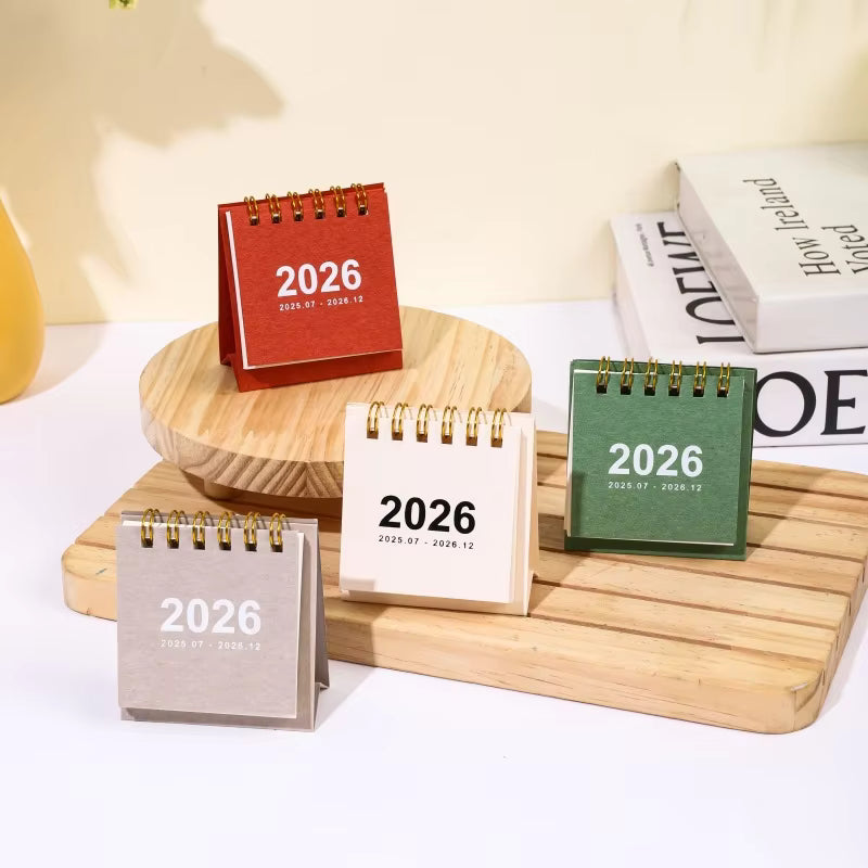 Оптовая продажа школьников с героями мультфильмов и милыми животными, мини-настольный мини-календарь на 2026 год — бумажный настольный календарь с цифровой печатью 6,5 × 7 см